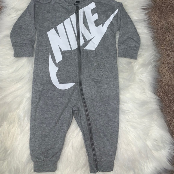 Nike one piece - Picture 1 of 3